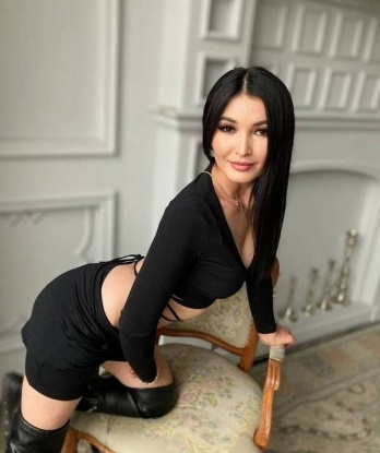💋 Опытная и креативная, я знаю, как доставить удовольствие и расслабление. 💦 Я предлагаю полный спектр услуг, гарантируя уникальный опыт и незабываемое время провождение. 📸 Мои фото подтверждают мою привлекательность и темперамент. 😈 Оставь все заботы за порогом и позволь мне позаботиться о тебе. 💫 Отзывы о моих навыках ты найдешь на моей странице. Жду тебя в Москве, готова рассказать тебе еще больше о себе. 😉 Вера