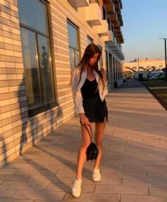 Я живу в Москве и готова исполнить все твои фантазии. У меня много возможностей для наших встреч - классический секс, оральный секс, анальный секс, эротический массаж и многое другое. Фото в моем профиле 100% реальные, уверена, тебе придется по вкусу. Мои отзывы говорят сами за себя - я знаю, как доставить удовольствие своим клиентам. Давай встретимся и сделаем нашу встречу незабываемой! 😉 Зина
